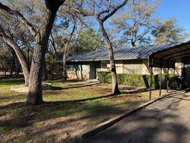 5600 Lakeview Dr in Austin, TX - Building Photo - Building Photo