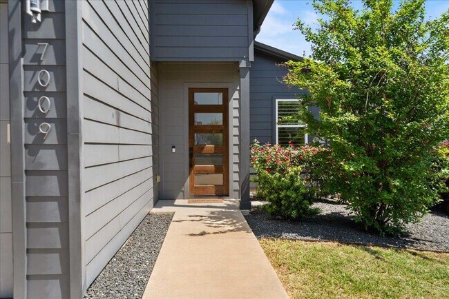 7009 Zachary Dr in Austin, TX - Building Photo - Building Photo