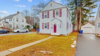 105 Maple St in East Hartford, CT - Building Photo - Building Photo