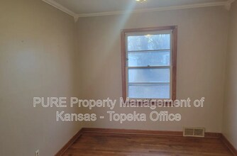 1635 SW Burnett Rd in Topeka, KS - Building Photo - Building Photo