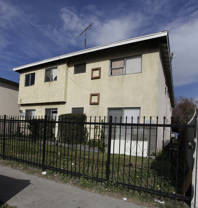 13125 Vanowen St in North Hollywood, CA - Building Photo - Building Photo