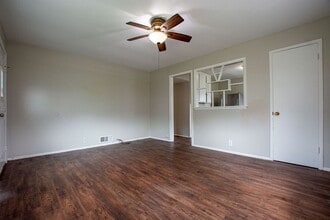 6166 Karen St in Omaha, NE - Building Photo - Building Photo