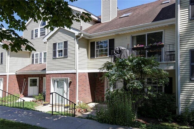 76 Peck Ave in Rye, NY - Building Photo - Building Photo