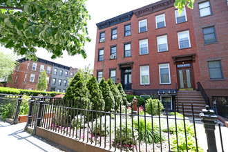 48 4th Pl in Brooklyn, NY - Foto de edificio - Building Photo