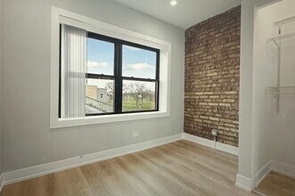 1551 W Juneway Ter, Unit 1 in Chicago, IL - Foto de edificio - Building Photo