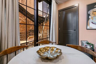 611 Commerce St in New Orleans, LA - Building Photo - Building Photo