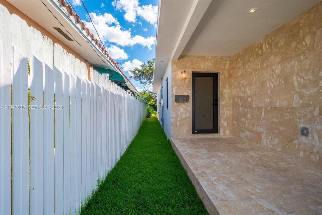 2625 SW 32nd Ct in Miami, FL - Foto de edificio