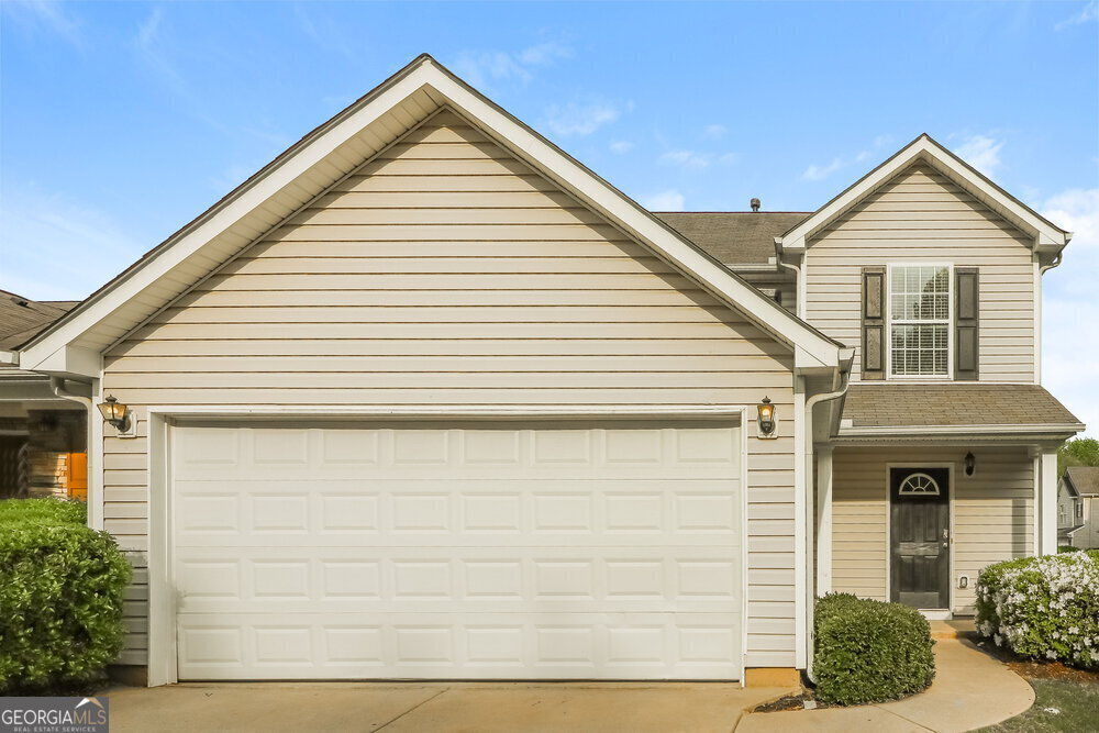 320 Arrowhead Dr in Dallas, GA - Building Photo