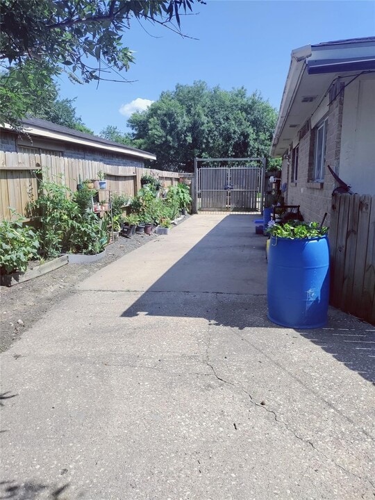 5530 Gatewood St in Houston, TX - Building Photo