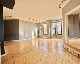 108 W Wells St, Unit 4D in Milwaukee, WI - Building Photo - Building Photo