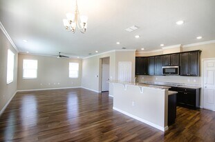 5600 NW Pine Trail Cir in Port St. Lucie, FL - Building Photo