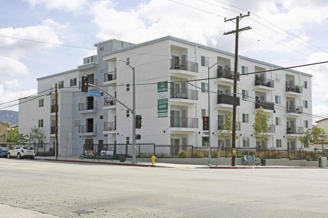 Glenoaks Villas at Sylmar in Sylmar, CA - Building Photo