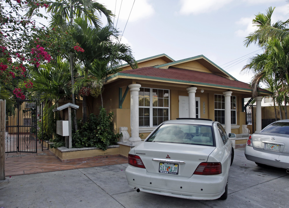 1238 SW 4th St in Miami, FL - Foto de edificio