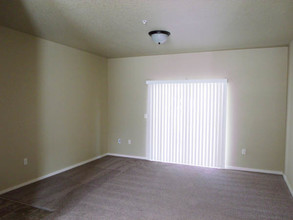 Catron Place Apartments in Monmouth, OR - Building Photo - Interior Photo