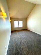 2864 NE Rainier Dr in Bend, OR - Foto de edificio - Building Photo
