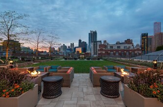 645 N Kingsbury St, Unit 4007 in Chicago, IL - Foto de edificio - Building Photo