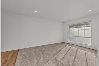 3112 SW Grand Ct in Topeka, KS - Building Photo - Building Photo