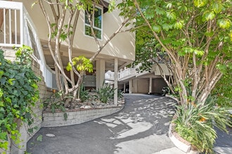 2266 Cazador Dr in Los Angeles, CA - Building Photo - Building Photo