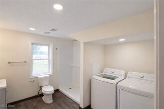 7349 Tippecanoe Rd in Canfield, OH - Foto de edificio - Building Photo