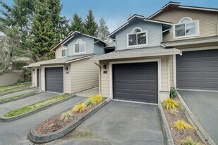 4350 W Lake Sammamish Pkwy SE in Issaquah, WA - Building Photo