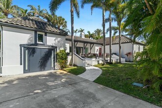 111 Dolphin Bend Rd in Boynton Beach, FL - Building Photo - Building Photo