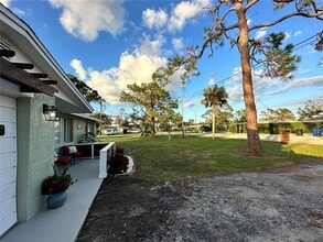 50 Euclid Ave in Englewood, FL - Building Photo - Building Photo