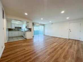 2255 Montrose Ave in Montrose, CA - Building Photo - Building Photo