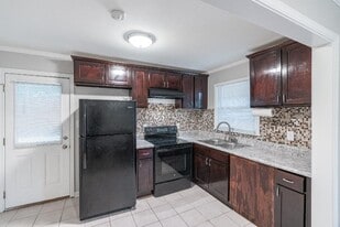 3883 Adamsville Dr SW in Atlanta, GA - Building Photo