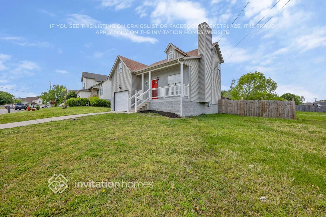 1108 Pin Oak Dr in Nashville, TN - Building Photo