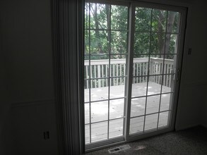 124 Treeview Dr in Coraopolis, PA - Building Photo - Building Photo