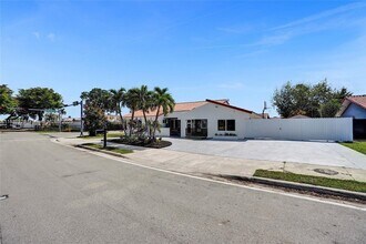 13200 SW 12th St in Miami, FL - Building Photo - Building Photo