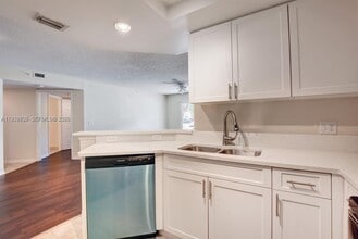 4159 N Haverhill Rd in West Palm Beach, FL - Building Photo - Building Photo