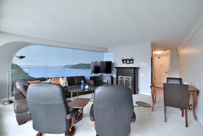 300 N State St, Unit 5623 in Chicago, IL - Building Photo - Building Photo
