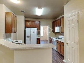 1821 Cartman Rd in Garland, TX - Foto de edificio - Building Photo