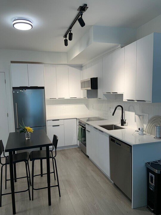 10620-10132 132 St in Surrey, BC - Building Photo