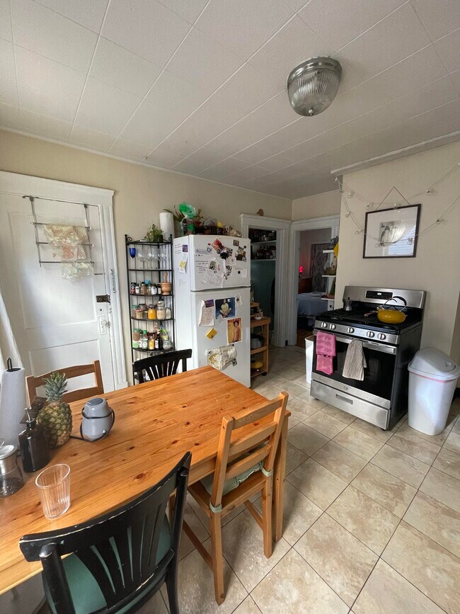 42 Lincoln Pky, Unit #2 in Somerville, MA - Building Photo - Building Photo