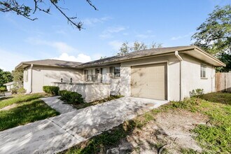 5105 Chamber Ct in Spring Hill, FL - Building Photo - Building Photo