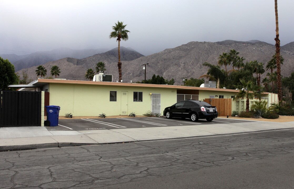 1777 E Arenas Rd in Palm Springs, CA - Building Photo