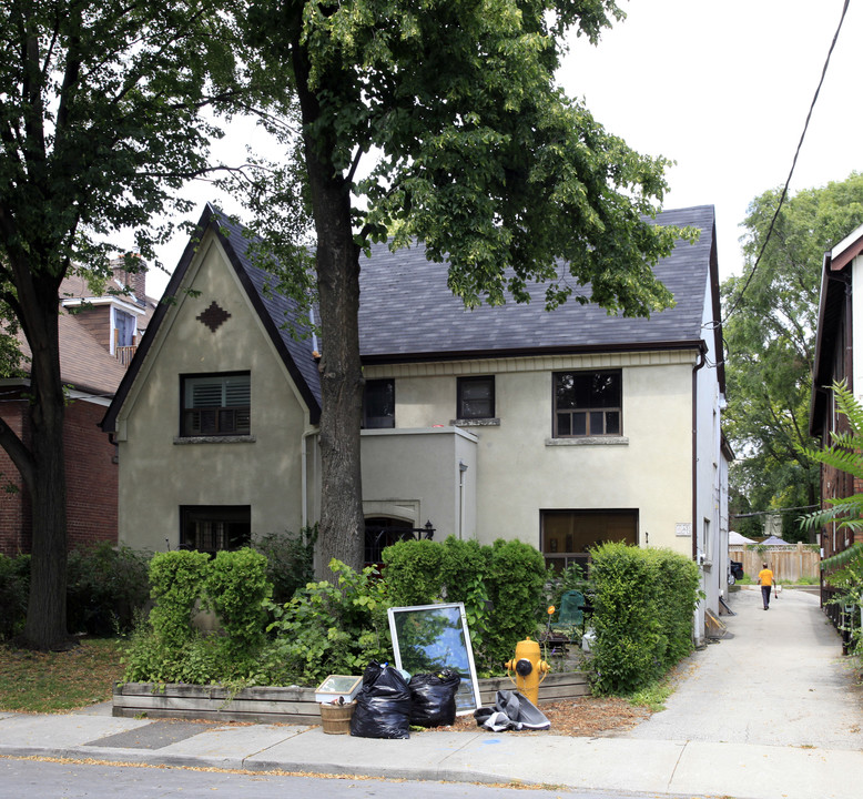 22 Castle View Ave in Toronto, ON - Building Photo