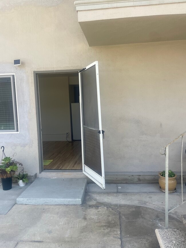 2703 Nelson Ave, Unit Quiet Studio in Redondo