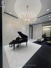 8 Wellesley St W in Toronto, ON - Building Photo - Building Photo