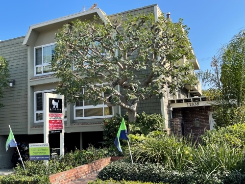 11838 Goshen Ave in Los Angeles, CA - Building Photo