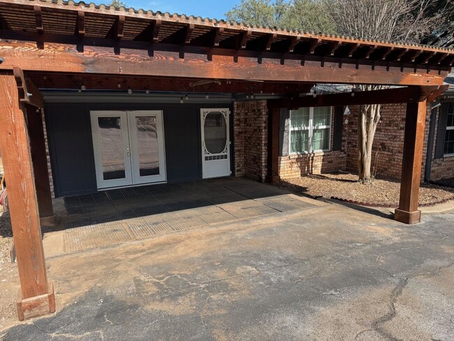 property at 5303 Shady Oak Cir