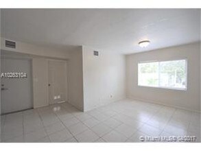 666 NE 80th St-Unit -6 in Miami, FL - Building Photo - Building Photo