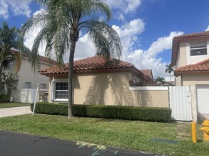 10573 NW 51st St in Doral, FL - Building Photo - Building Photo