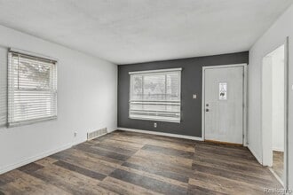 8211 Artesian St in Detroit, MI - Building Photo - Building Photo