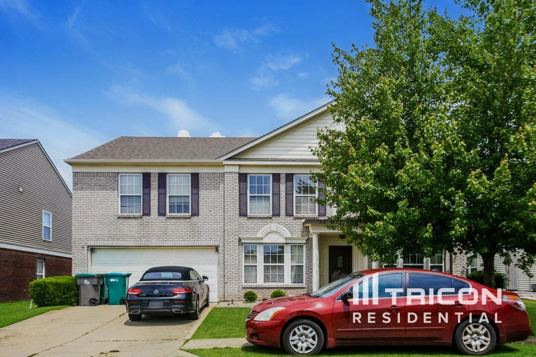 9986 Split Rock Way in Indianapolis, IN - Building Photo