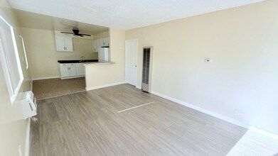 810 W Duarte Rd in Monrovia, CA - Foto de edificio - Building Photo