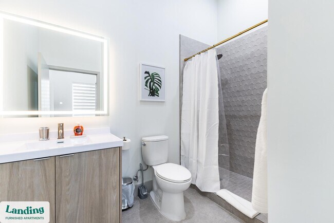 1155 NE 126th St in North Miami, FL - Foto de edificio - Building Photo