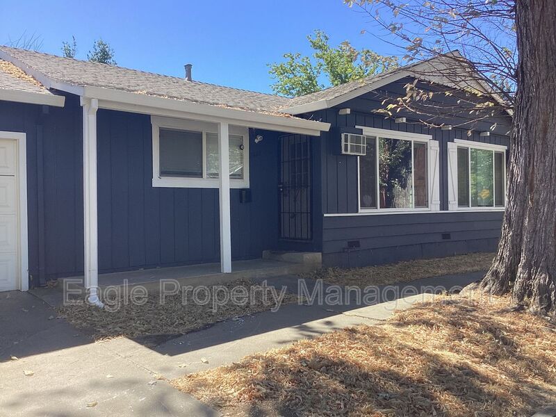 2425-2431 33rd St in Sacramento, CA - Foto de edificio